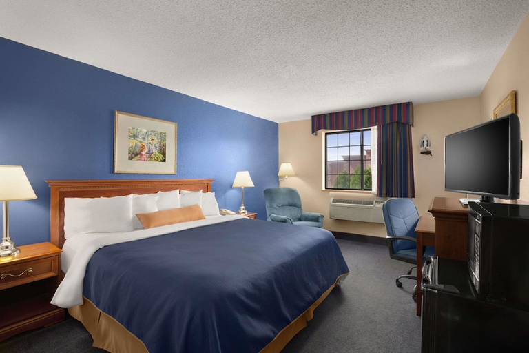 Bedroom 3, Days Inn by Wyndham Keene NH, Cheshire