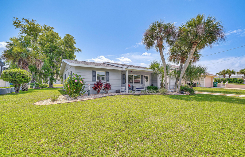 Exterior & Views 2, Dock, Kayaks & Bicycles: Crystal River Getaway!, Citrus
