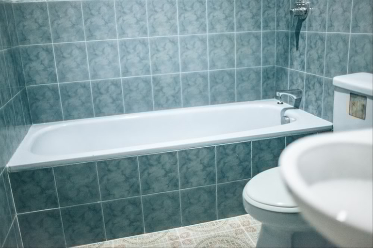 Bathroom 5, Hotel Gloris, Batam