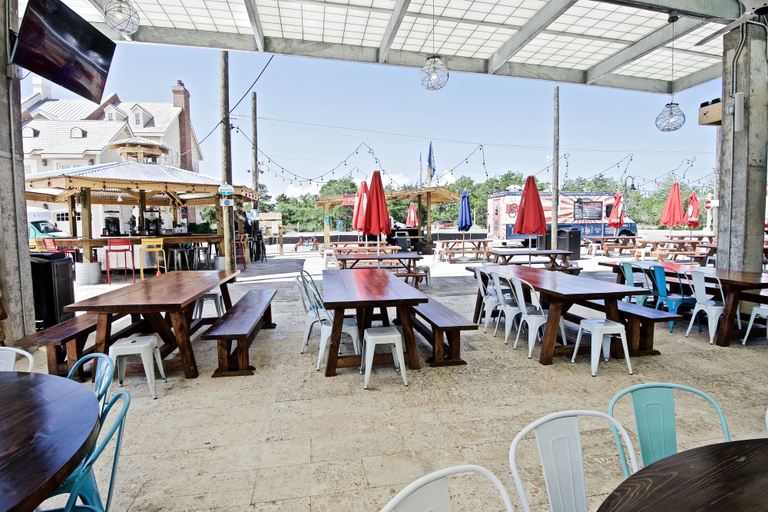 Food & Drinks 5, Steps to the Resort Style Pool & Across From The Big Chill, Walton