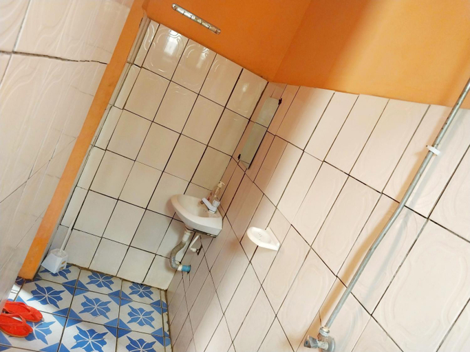 Bathroom 2, California Lodge, Bagamoyo