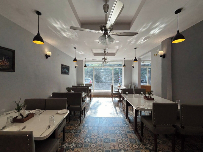Food & Drinks 4, Aamod Feather Touch, Nainital
