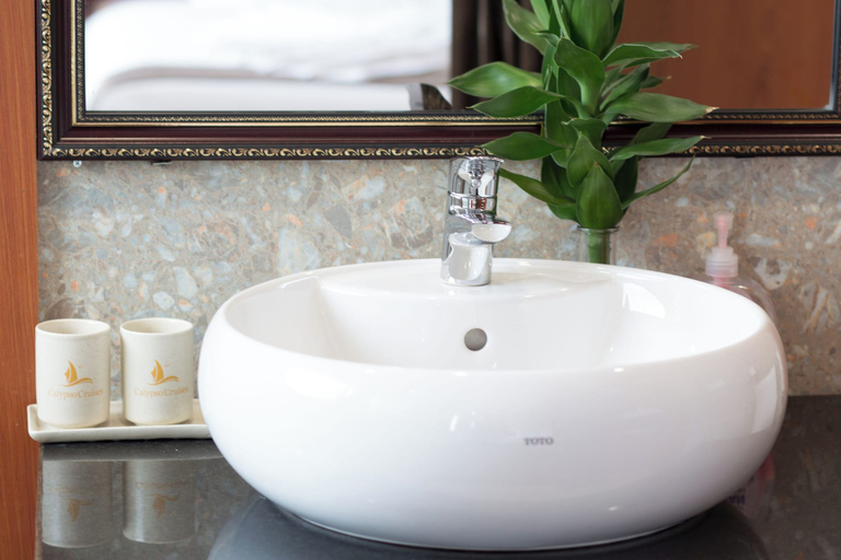 Bathroom 4, Le Journey Calypso & Boutique Pool Cruises, Hạ Long