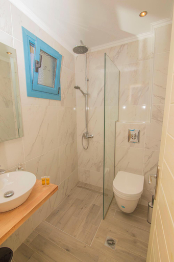 Bathroom 5, Akrotiri, Ionian Islands
