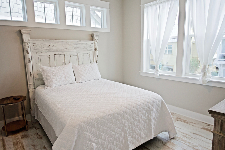 Bedroom 3, Steps to the Resort Style Pool & Across From The Big Chill, Walton