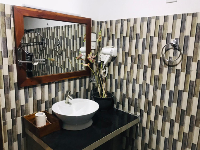 Bathroom 3, Sunshine Resort & Spa, Dambulla