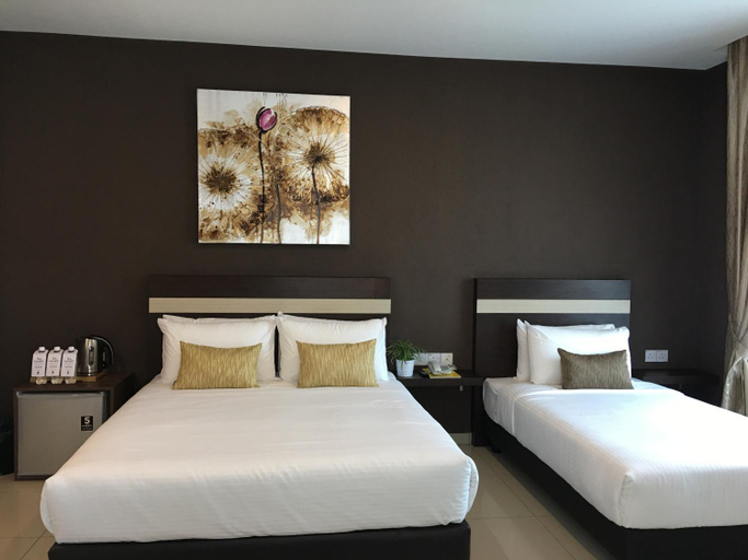 Bedroom 2, Chemara Boutique Hotel, Miri
