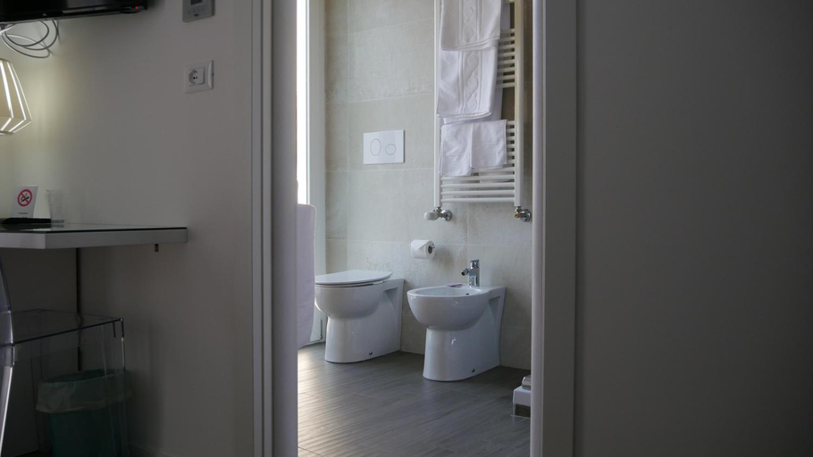 Bathroom 5, Domus Nova, Reggio Di Calabria