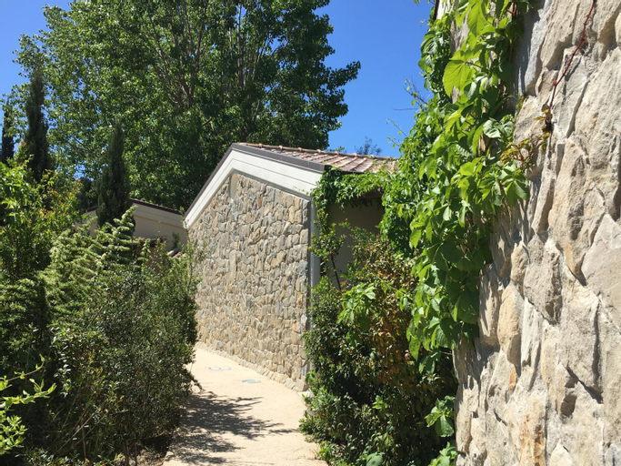 Exterior 7