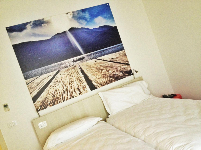 Bedroom 1, Energy Hotel, Trento