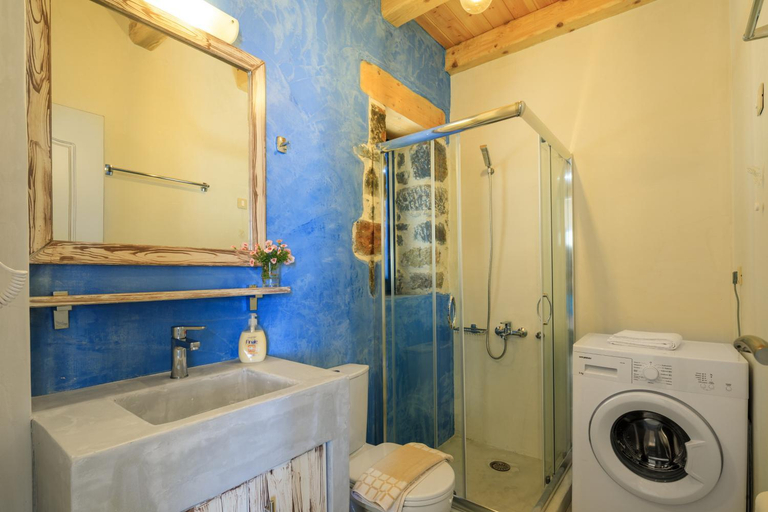 Bathroom 2, Molos Apartments, Crete