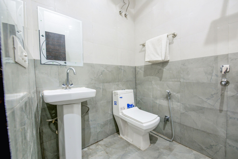 Bathroom 4, Fabhotel Royal Regency I, Ludhiana
