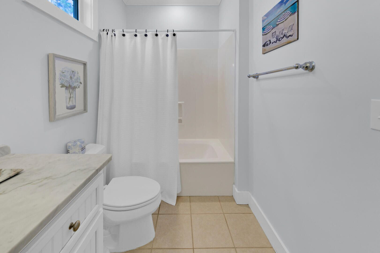 Bathroom 4, Spacious 4-bedroom Beach Retreat: Ideal for Families & Groups!, Walton