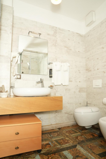 Bathroom 3, Hotel Boutique Vila 8, Durrësit