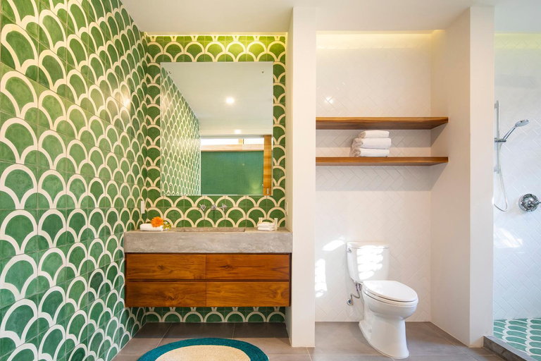 Bathroom 5, The Gilded Iguana, Nicoya