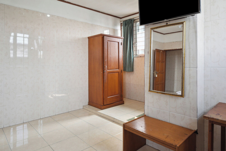 Bathroom 8