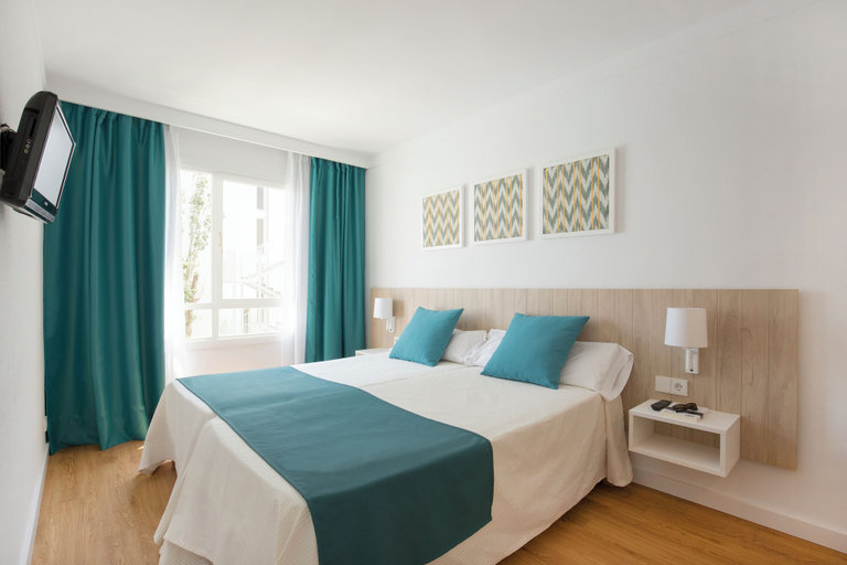 Bedroom 3, Cabot Hobby Club Apartments, Baleares
