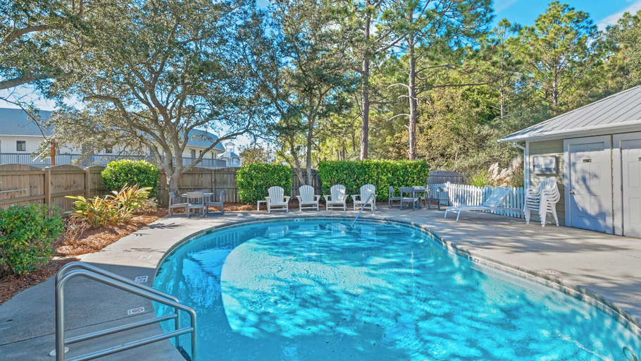 Sport & Beauty 5, Classic Seagrove Beach Cottage- Minutes to Gulf, Steps to Pool, Walton