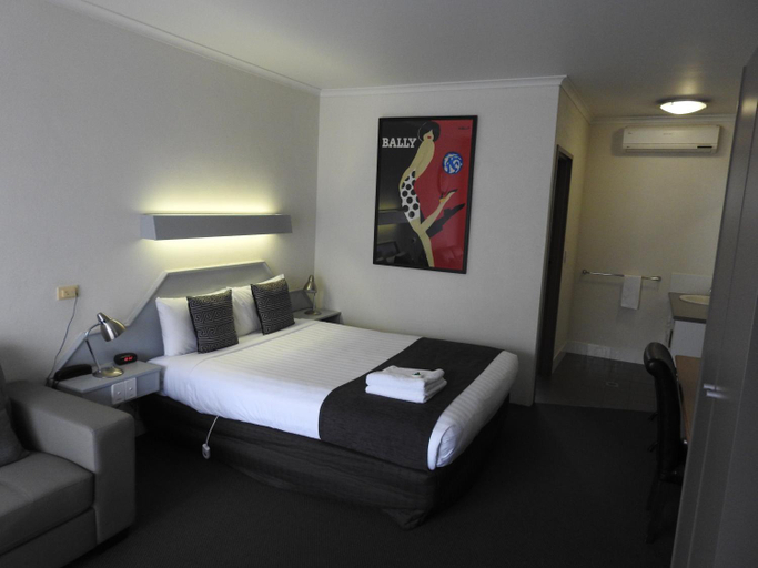 Bedroom 3, Wine Village Motor Inn, Indigo - Pt B