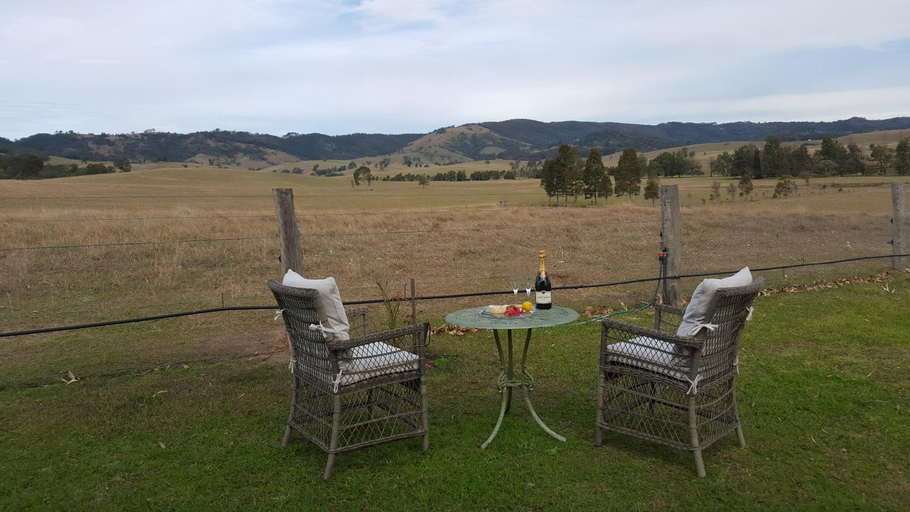 Others 2, The Wattle Lodge, Singleton
