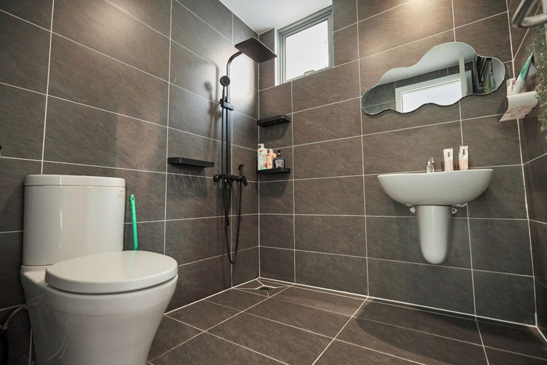 Bathroom 4, The MASTERI ANGIA Prestige Suite, District 2