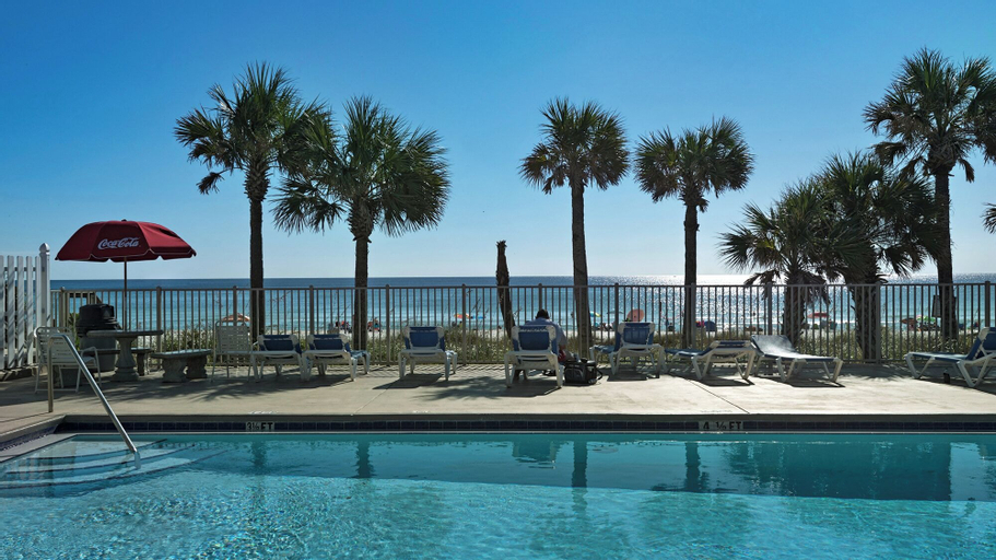 Pet-friendly Townhouse, 11 Pools, Tennis Courts, & a Short Walk to the Beach!, Bay