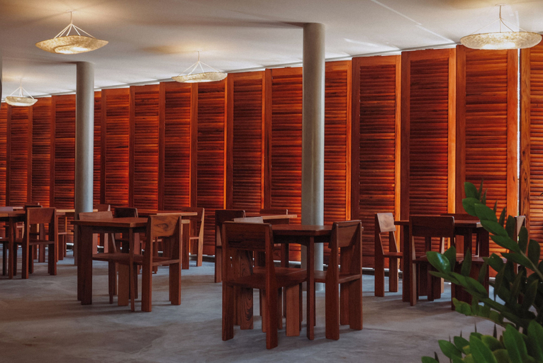 Food & Drinks 5, Luau Hotel, Trairi