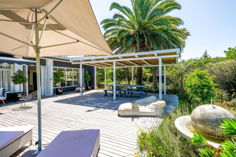 Sport & Beauty 2, Oude Berg Guesthouse - 10 Caledon Street, Eden