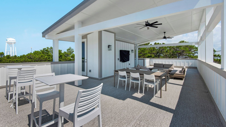 Food & Drinks, Rooftop Observation Deck; Luxury 4-bedroom Home for 10; Perfect Location, Walton