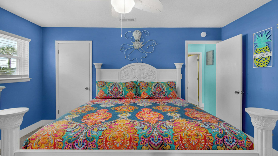 Bedroom 2, Beachy, Modern & Updated, 3 Minutes to Beach + Boat Parking, Bay