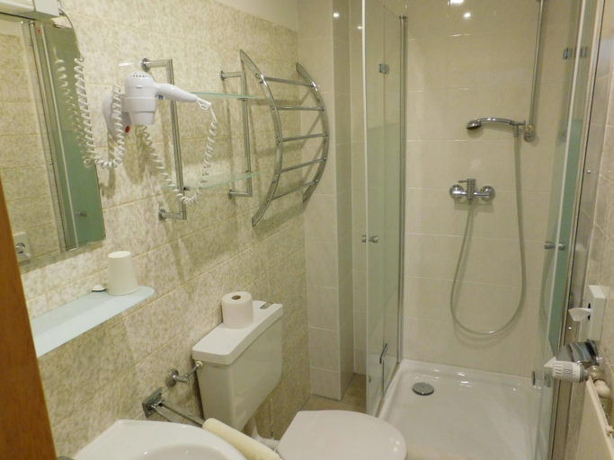 Bathroom 3, Hotel Pension am Kurmittelhaus, Osterode am Harz