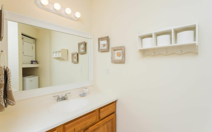 Bathroom 4, Hibiscus Oceanfront Resort, Saint Johns