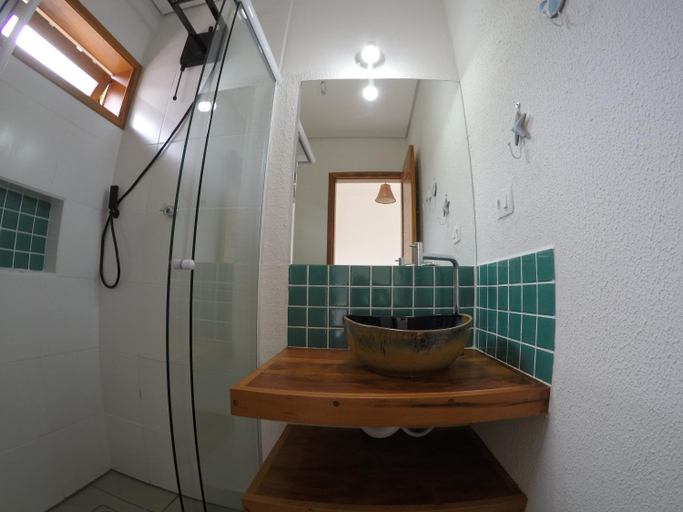 Bathroom 2, Nai'a Suites, Ubatuba