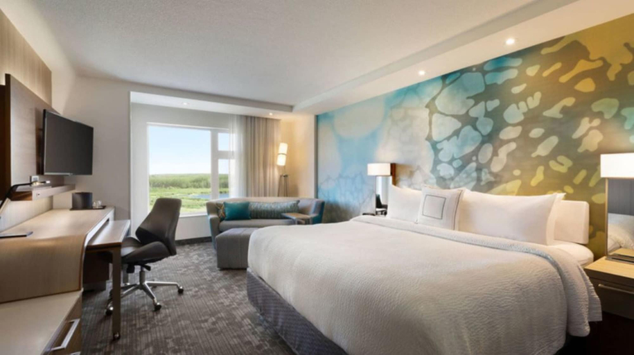 Bedroom 2, Courtyard by Marriott Burlington, Halton