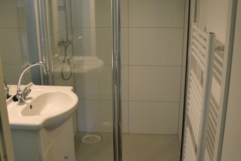 Bathroom, Bungalow in 's-gravenzande With Nautical Charm, 's-Gravenzande