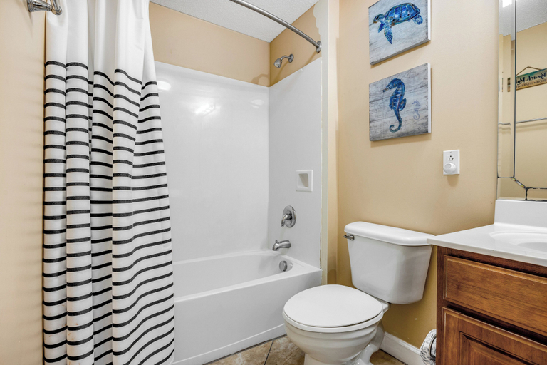 Bathroom 4, Corner Unit Right on the Sand, 2 Lagoon-style Pools, Spectacular Views, Bay
