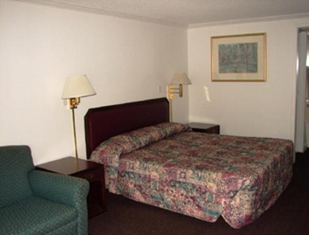 Bedroom, Knights Inn  Columbia SC, Lexington