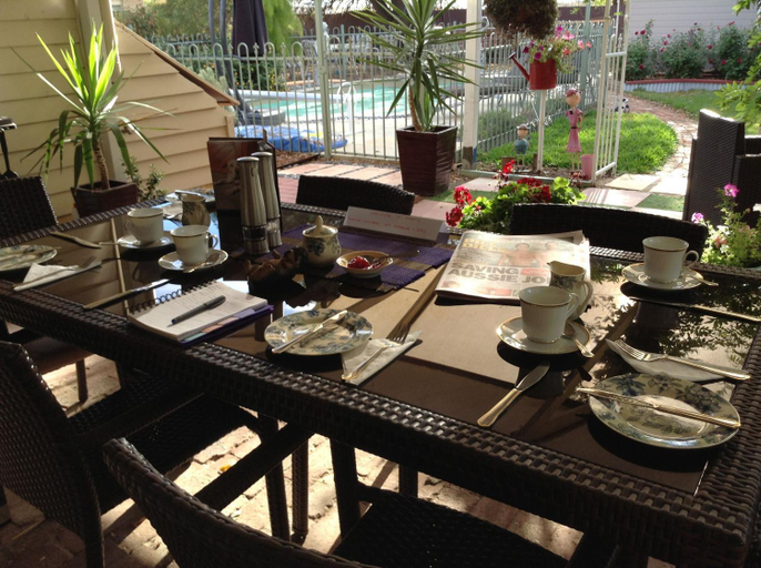 Food & Drinks 4, Must Love Dogs B&B & Self Contained Cottage, Indigo - Pt B