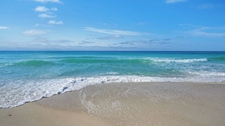 Others 5, Beachy, Modern & Updated, 3 Minutes to Beach + Boat Parking, Bay