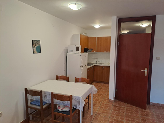 Others 2, Apartment Zarok 2, Baška