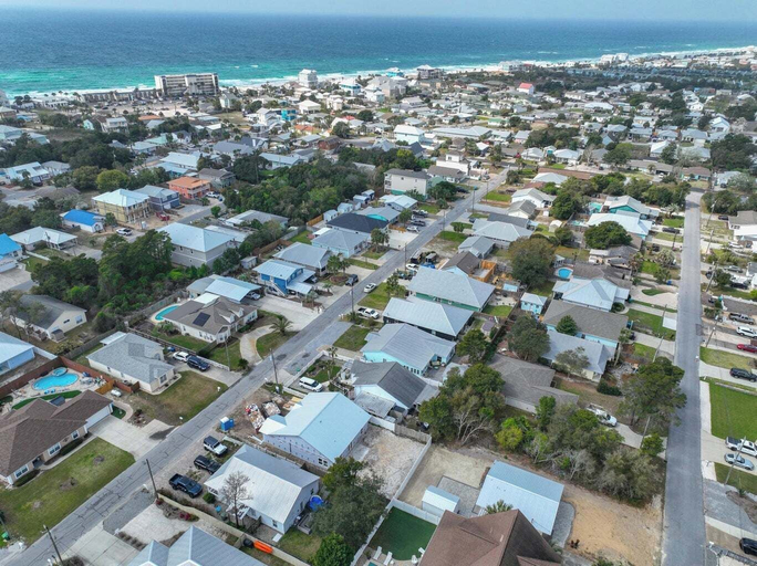 Exterior & Views 2, Spacious Comforts ~ 4br/4ba ~ Perfect for Family - Private Home in Pcb!, Bay