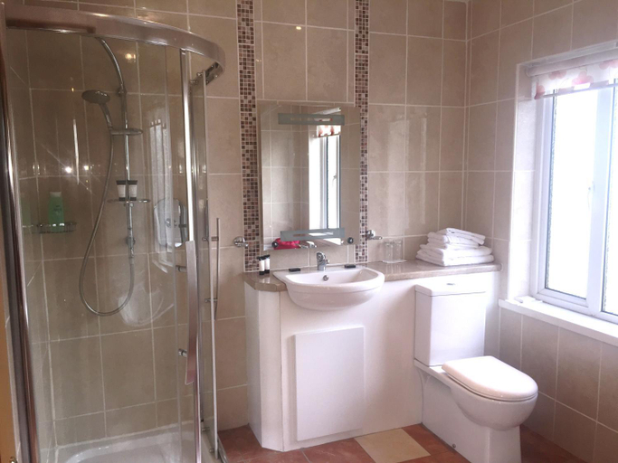 Bathroom, Ostan Loch Altan
