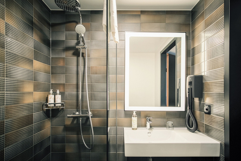 Bathroom 4, Hota Hotel Saint-Imier, Courtelary