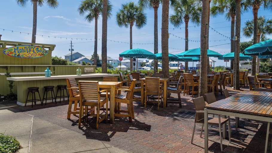 Food & Drinks, Modern Gulf Place Unit With Gulf Views & Amazing Amenities, Walton