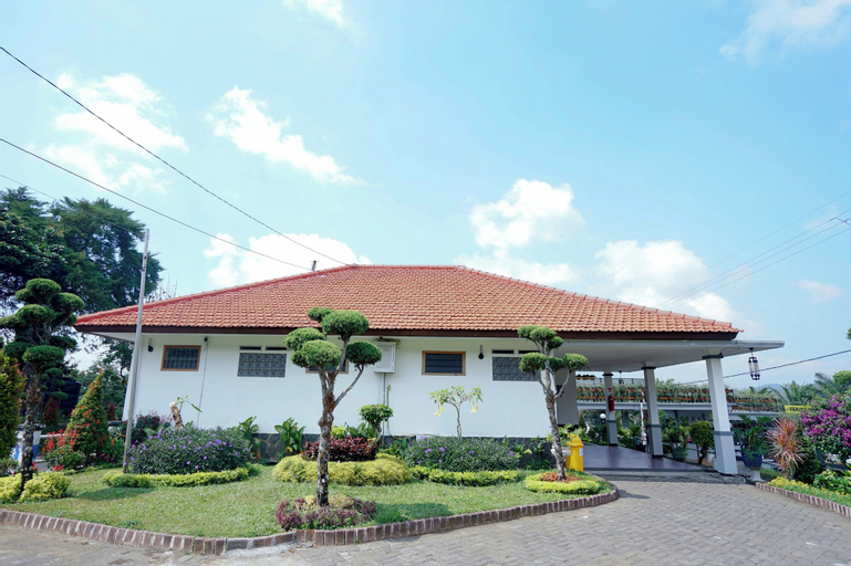 Exterior 1