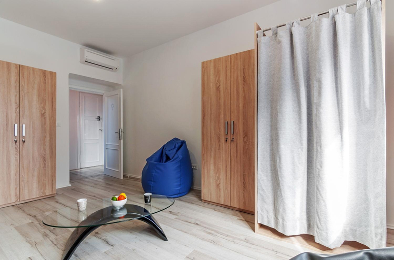 Others 4, Sky Hostel, Zadar