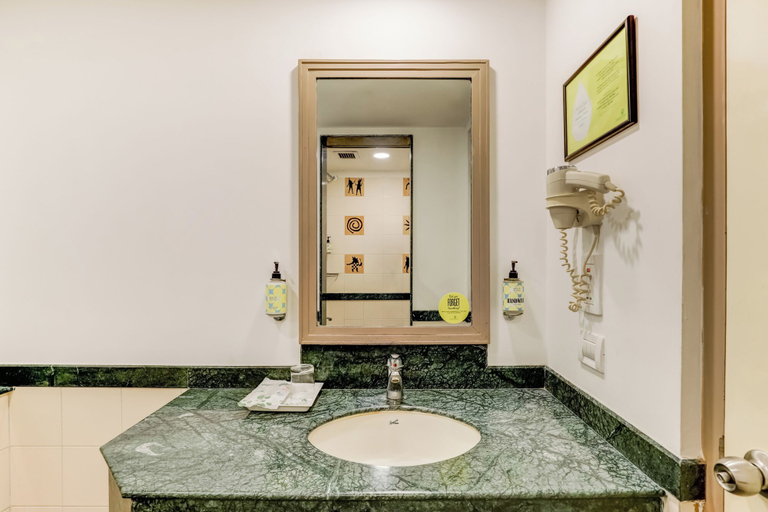 Bathroom 4, Lemon Tree Hotel, Ahmedabad, Ahmadabad