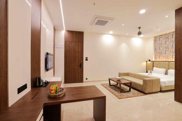 Bedroom 3, Muhurat Hotel and Resort - Raipur, Raipur