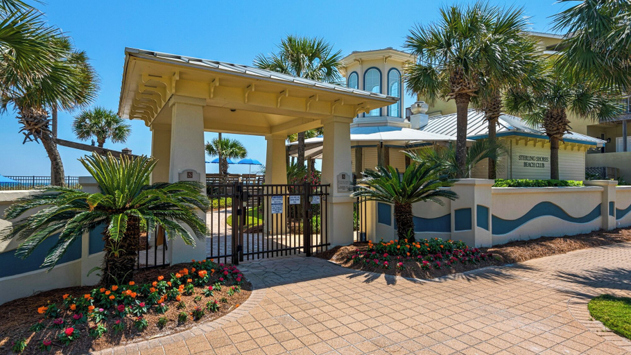 Exterior & Views 2, Spacious 2BR Condo w/ Partial Gulf Views, Pool, Across the Street From Beach!, Okaloosa