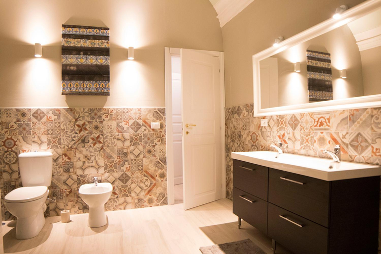 Bathroom 2, Katana suites apartments, Catania